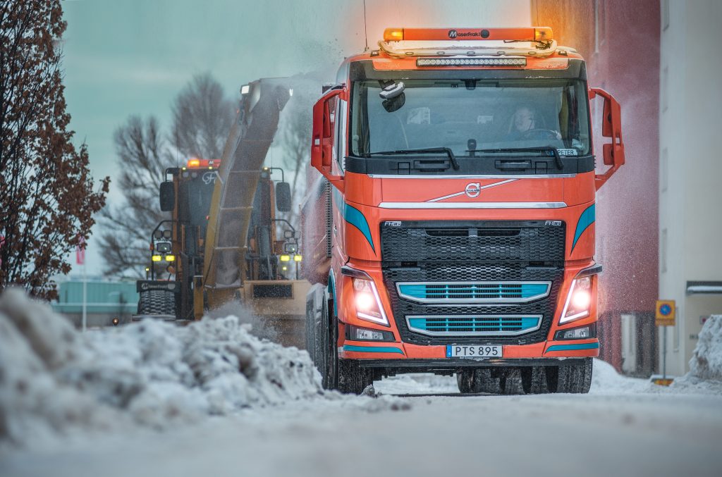 Snöröjning, plogning, lastbil, vinterväghållning, halkbekämpning, dalarna, gävleborg